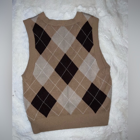 brown sweater vest - Picture 2 of 4